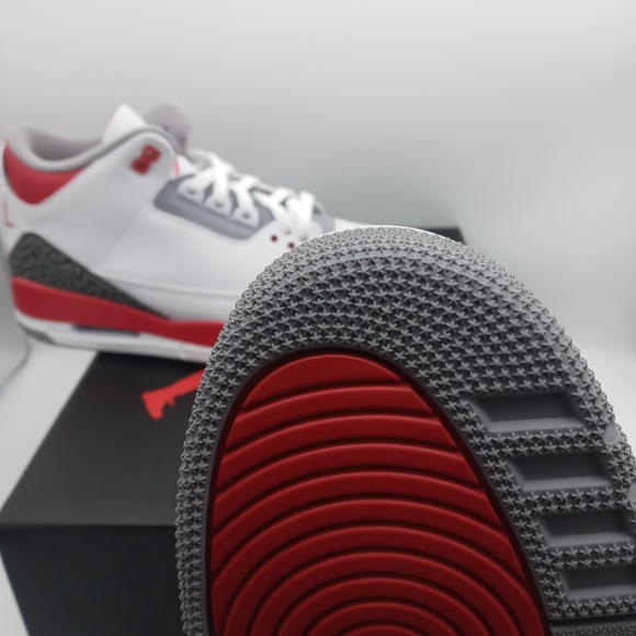 Air Jordan 3 Retro "Fire Red" - Picture 3 of 6